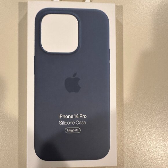 iPhone 14 Pro Clear Silicone MagSafe Case EUC